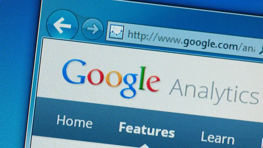 Beginner marketer taking a free Google Analytics course